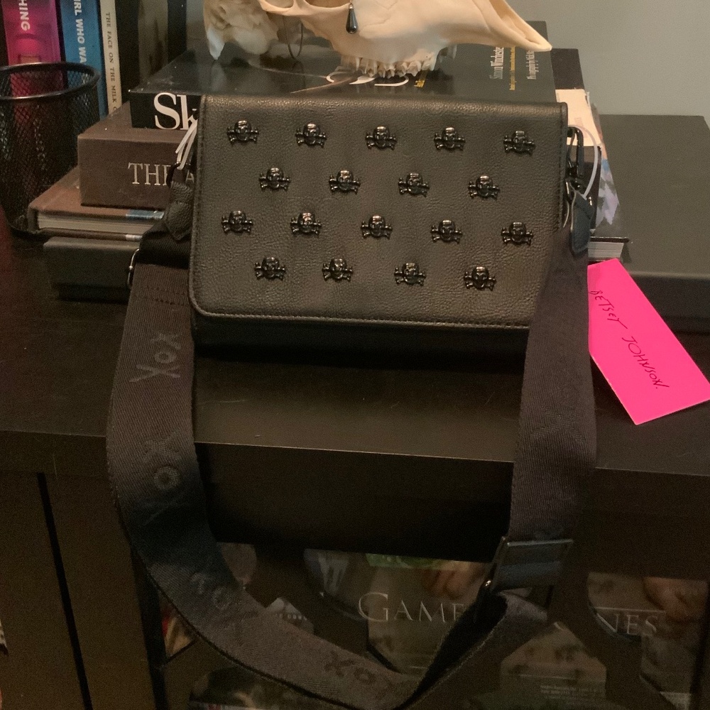 HALLOWEEN viral Betsey Johnson skull embellished purse/cross body bag